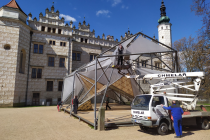 obrázek k aktualitě Zámecký pavilon míří do Liberce, v zahradě už nejsou laminátové lavičky